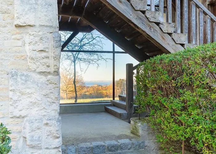 L'ecrin - Secluded Retreat - Golf & Racecourse Apartment