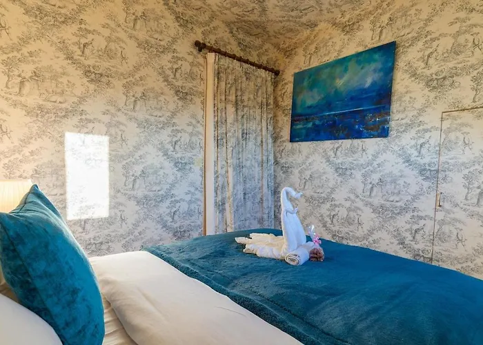 L'ecrin - Secluded Retreat - Golf & Racecourse Apartment